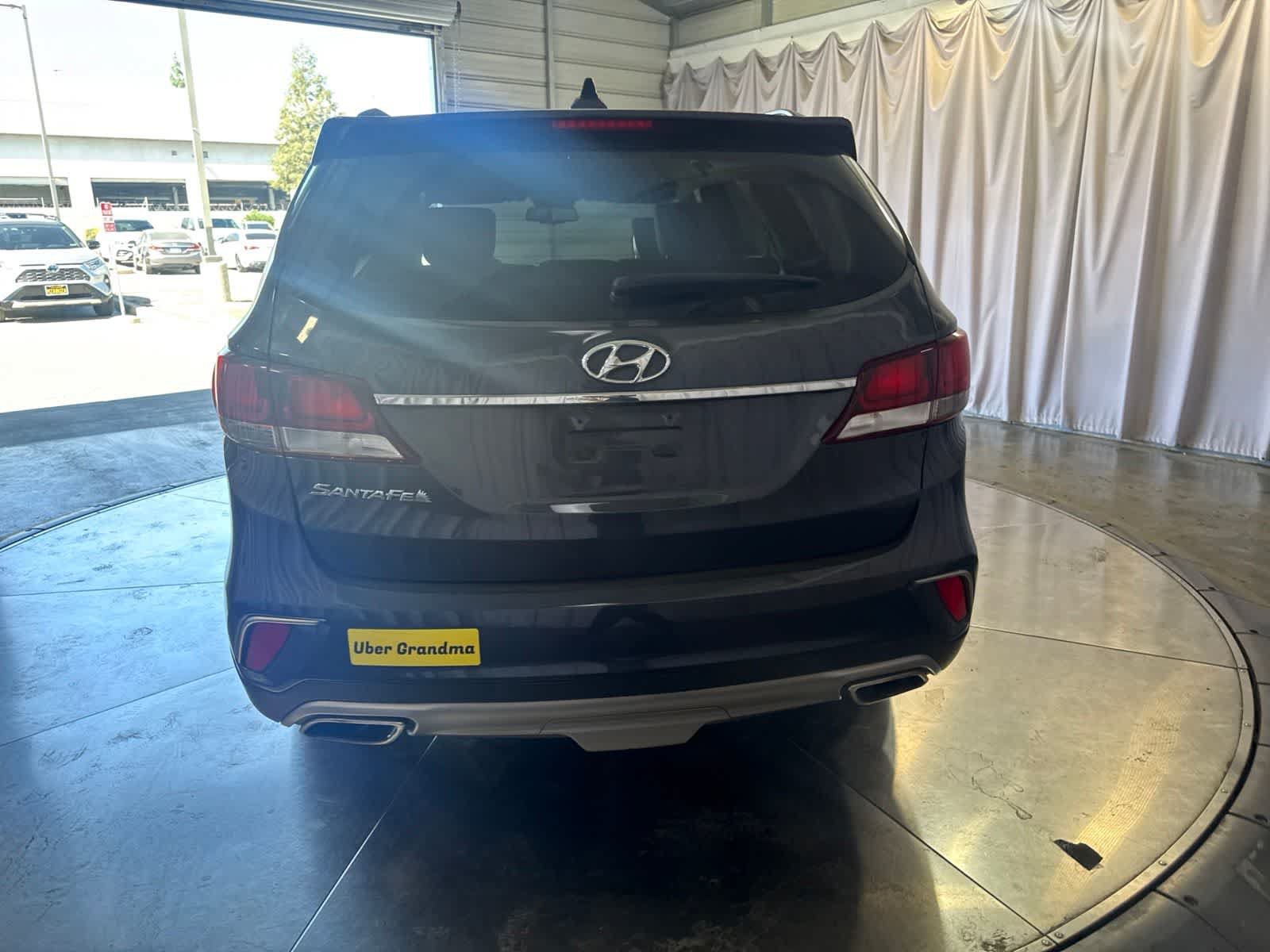 Used 2017 Hyundai Santa Fe SE FWD image 6