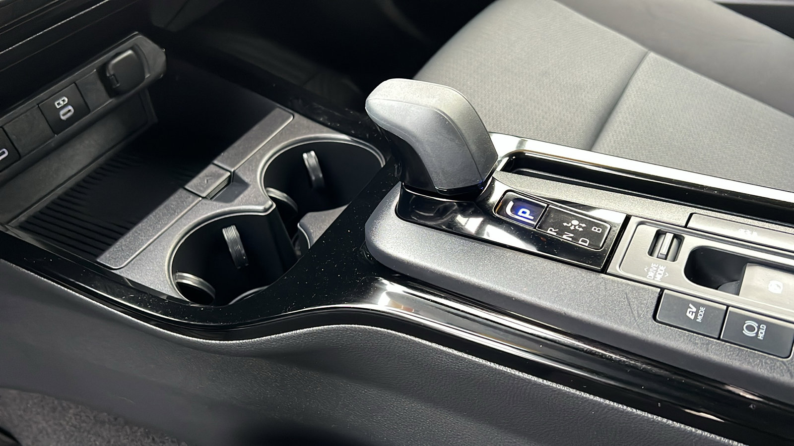 Used 2024 Toyota Prius LE image 20