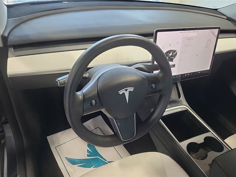 Used 2022 Tesla Model Y Long Range AWD/4WD image 3