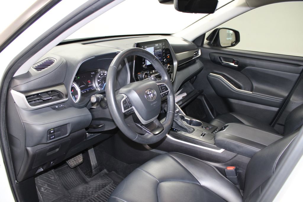 Used 2022 Toyota Highlander XLE image 23