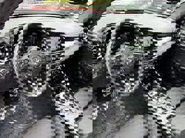 Used 2024 Alfa Romeo Giulia Veloce image 20