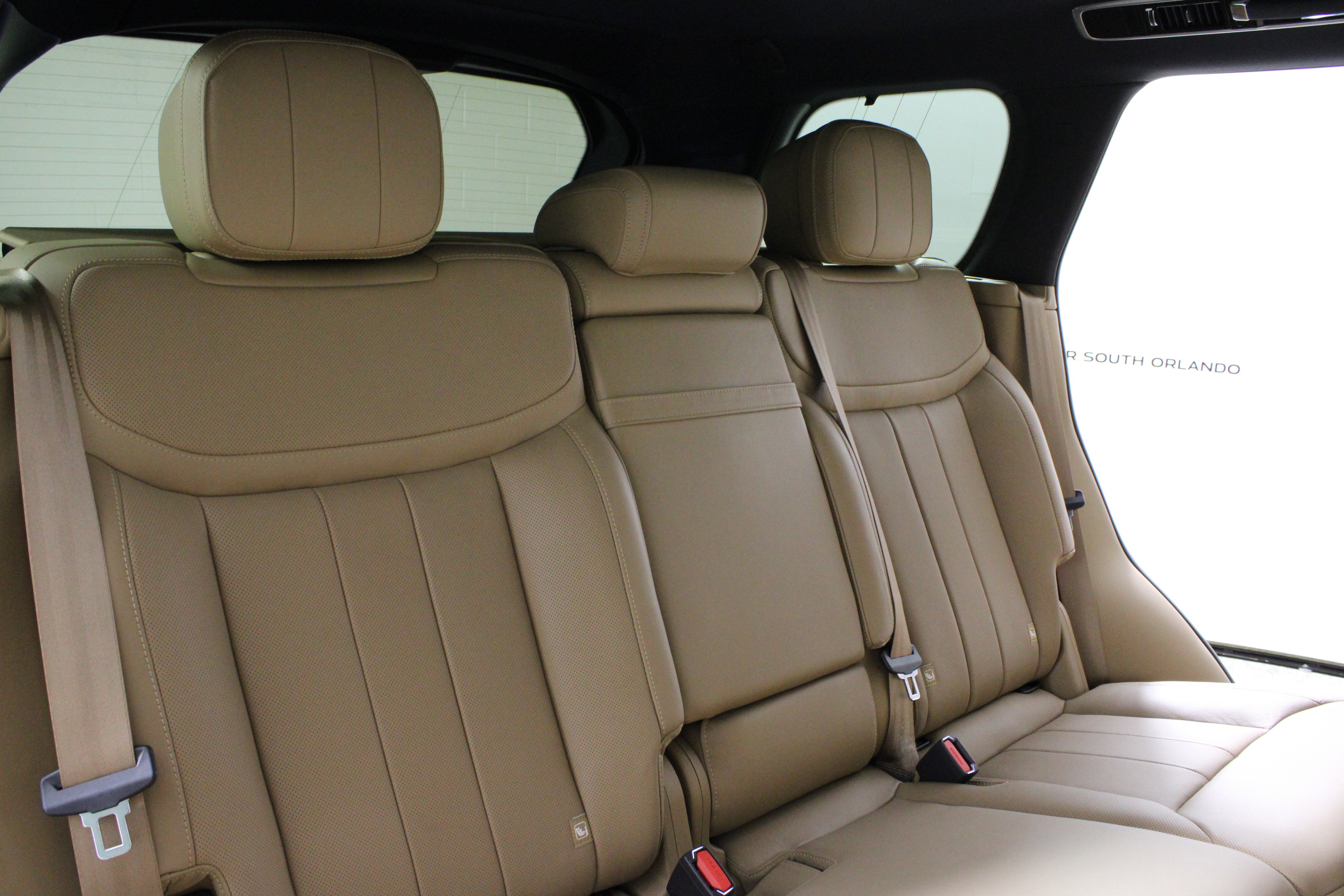 Used 2024 Land Rover Range Rover SE image 14