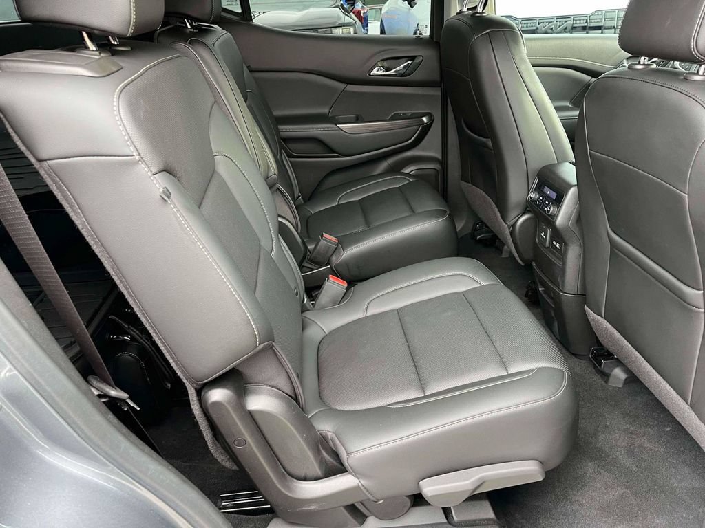 Used 2021 GMC Acadia SLT w/ Technology Package AWD/4WD image 9