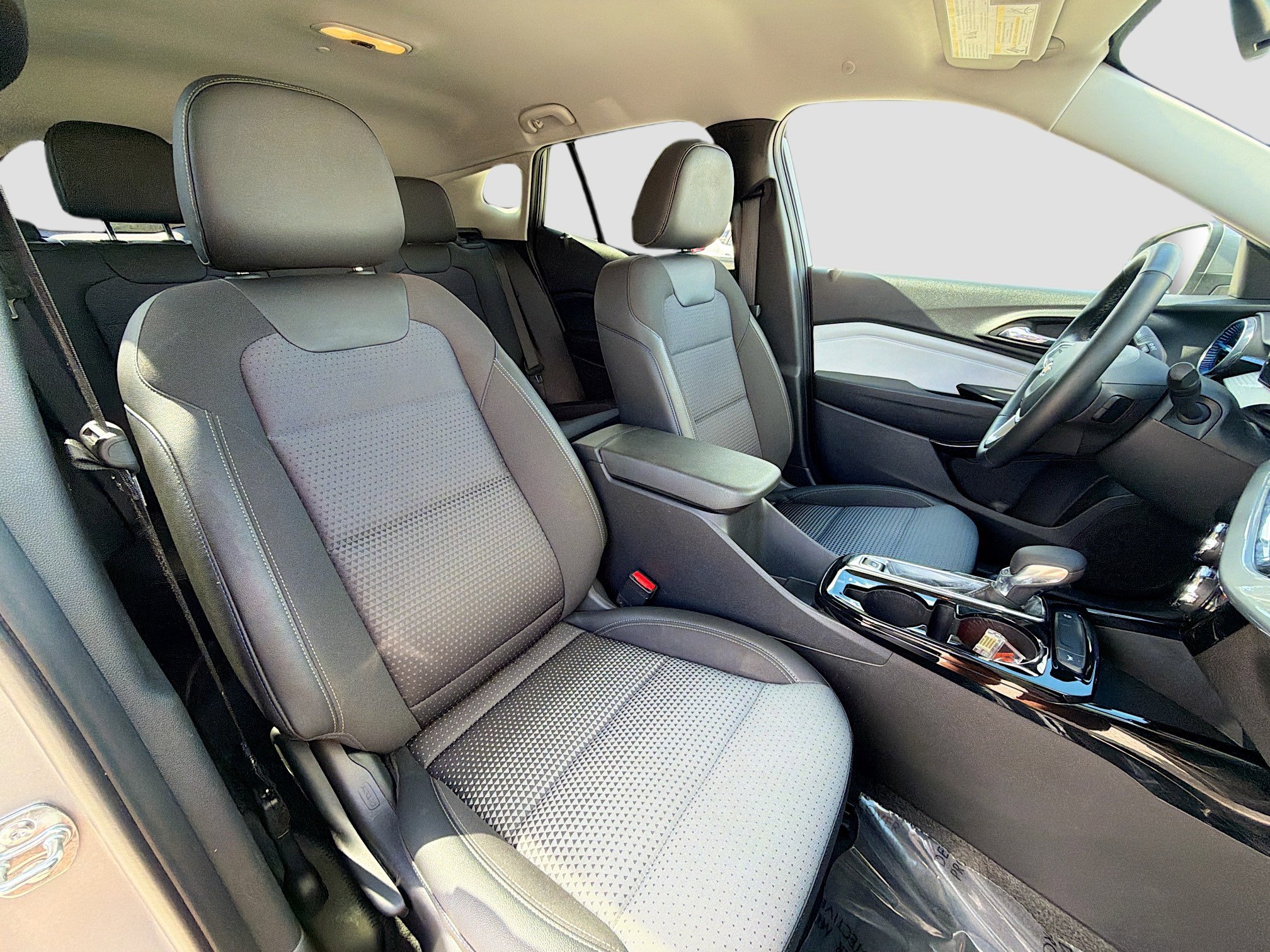 Used 2025 Chevrolet Trax LT w/ LT Convenience Package image 14