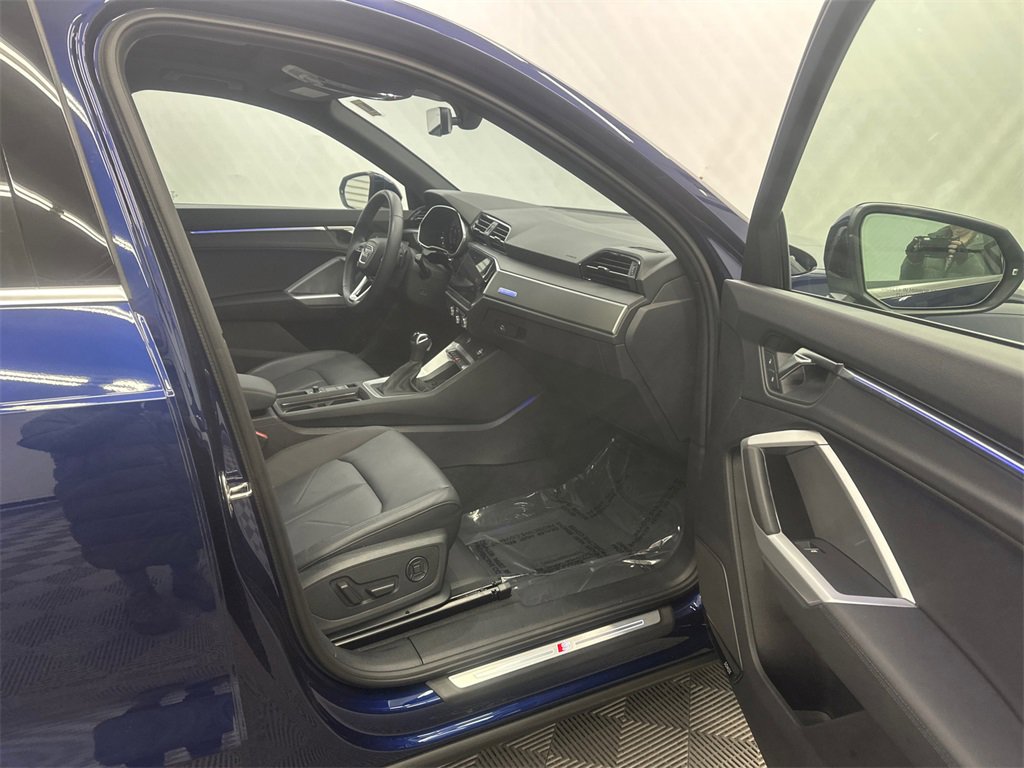 Used 2024 Audi Q3 2.0T Premium Plus image 14