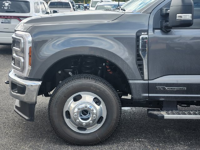 New 2026 Ford F350 XLT w/ XLT Premium Package AWD/4WD image 9