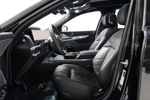 Used 2025 BMW 740i xDrive image 15