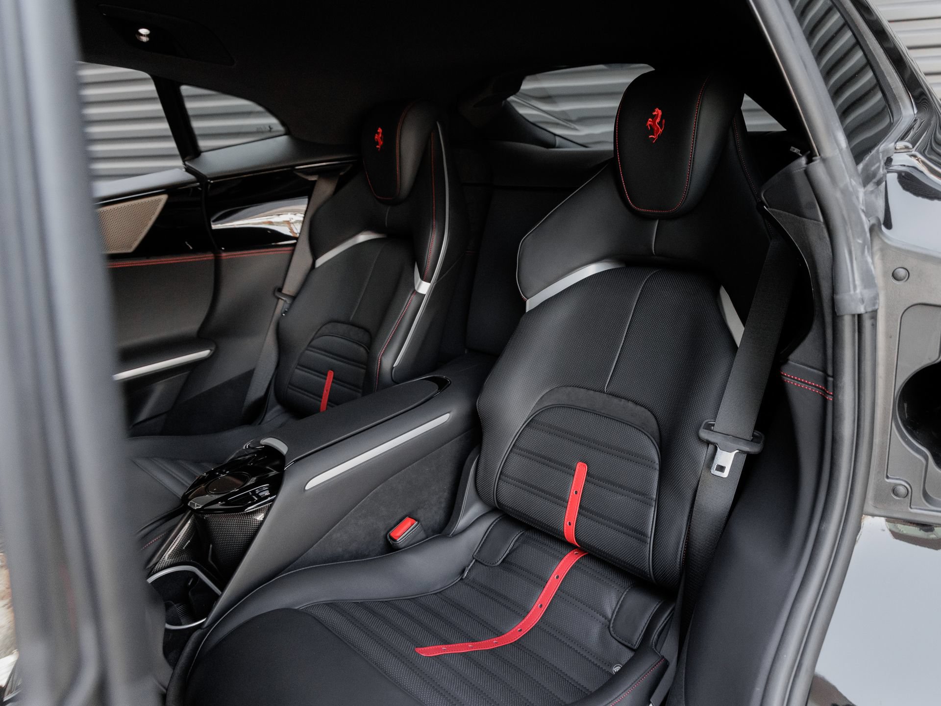 Used 2026 Ferrari Purosangue AWD/4WD image 32