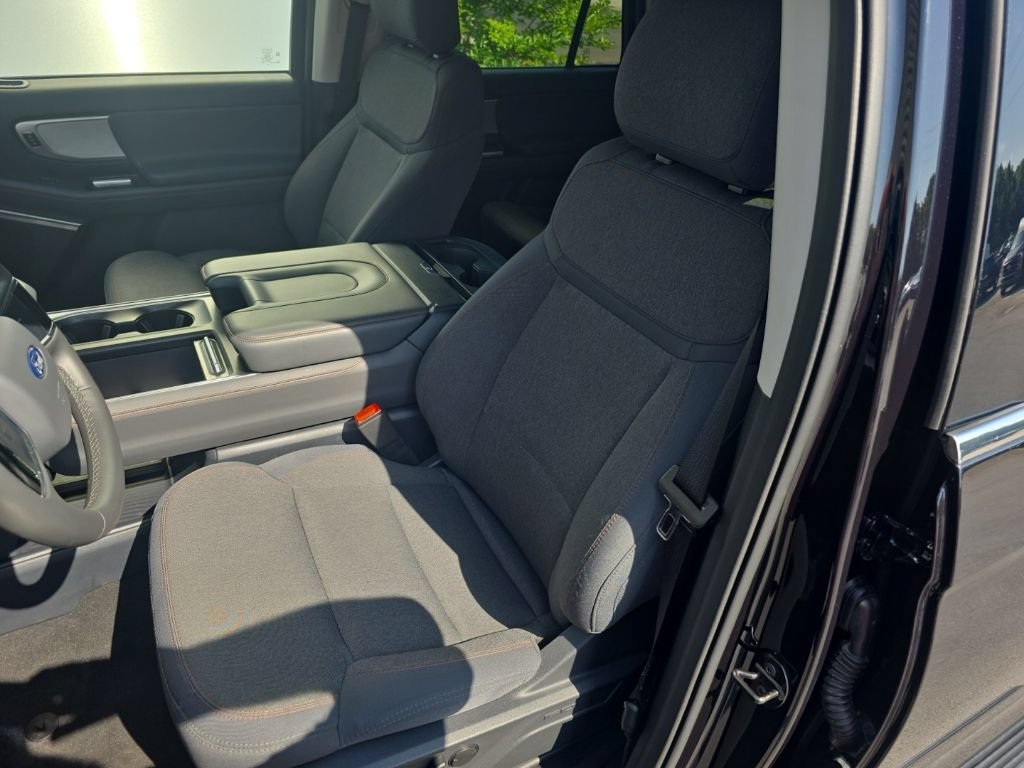 Used 2025 Ford Expedition Max Active AWD/4WD image 13