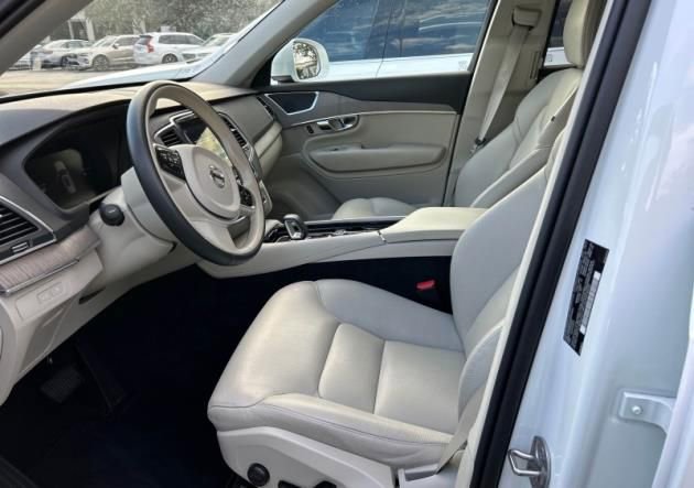 Used 2025 Volvo XC90 T8 Core w/ Climate Package AWD/4WD image 5