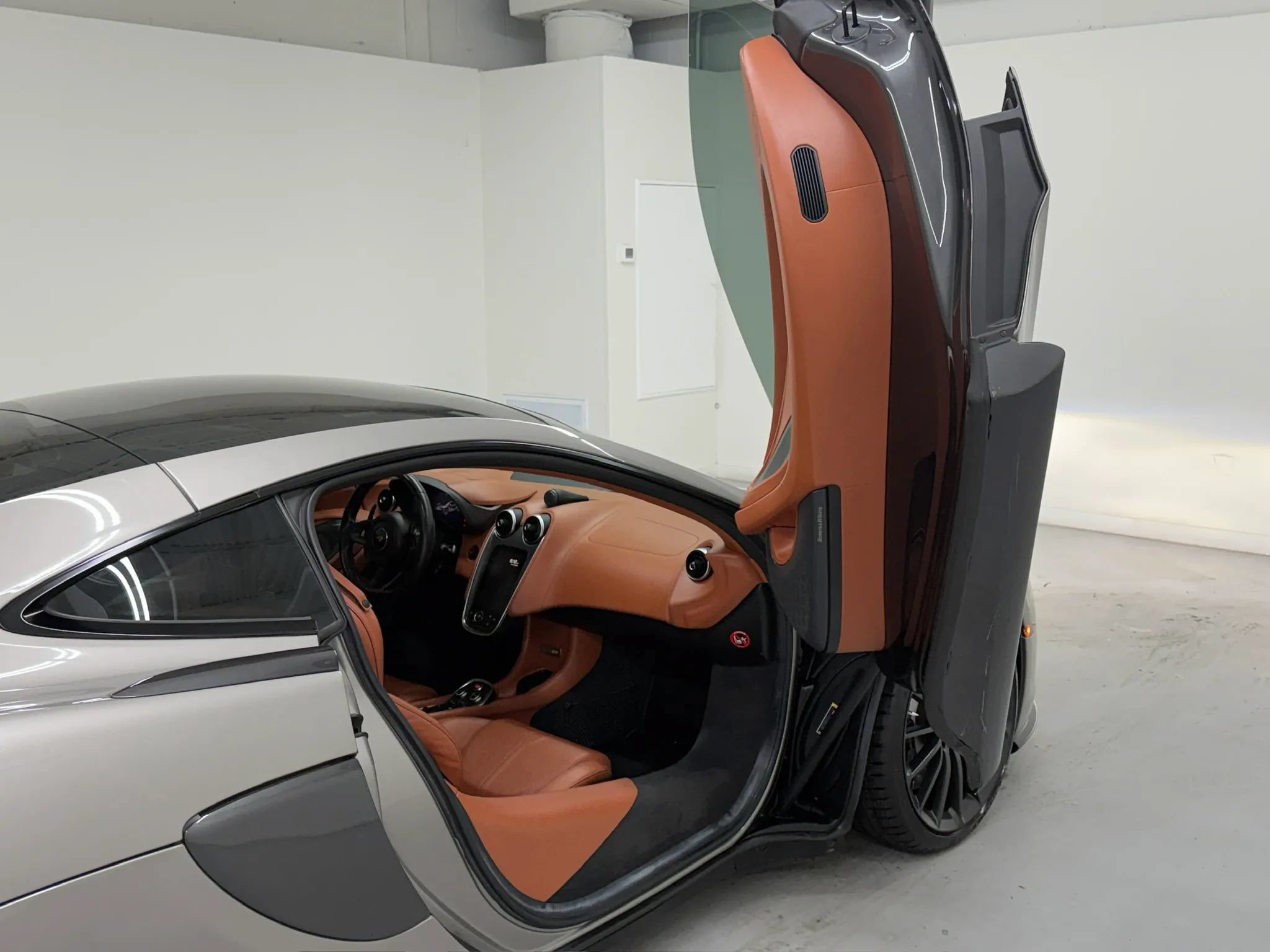 Used 2017 McLaren 570S RWD image 58