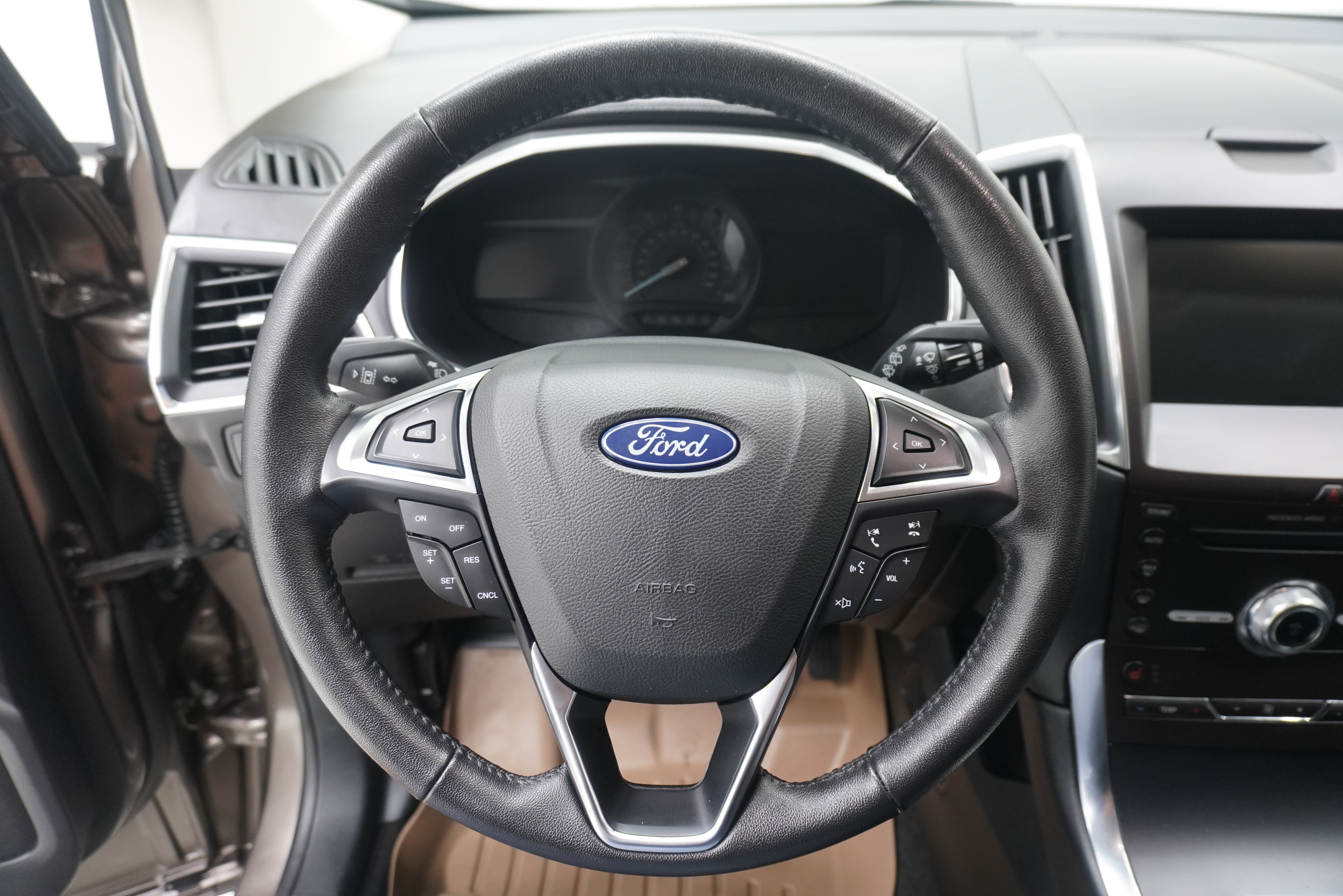 Used 2019 Ford Edge Titanium FWD image 18