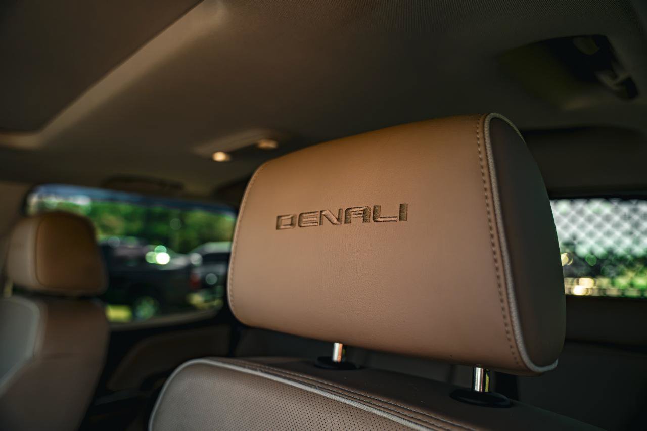 Used 2019 GMC Sierra 2500 Denali w/ Duramax Plus Package AWD/4WD image 30