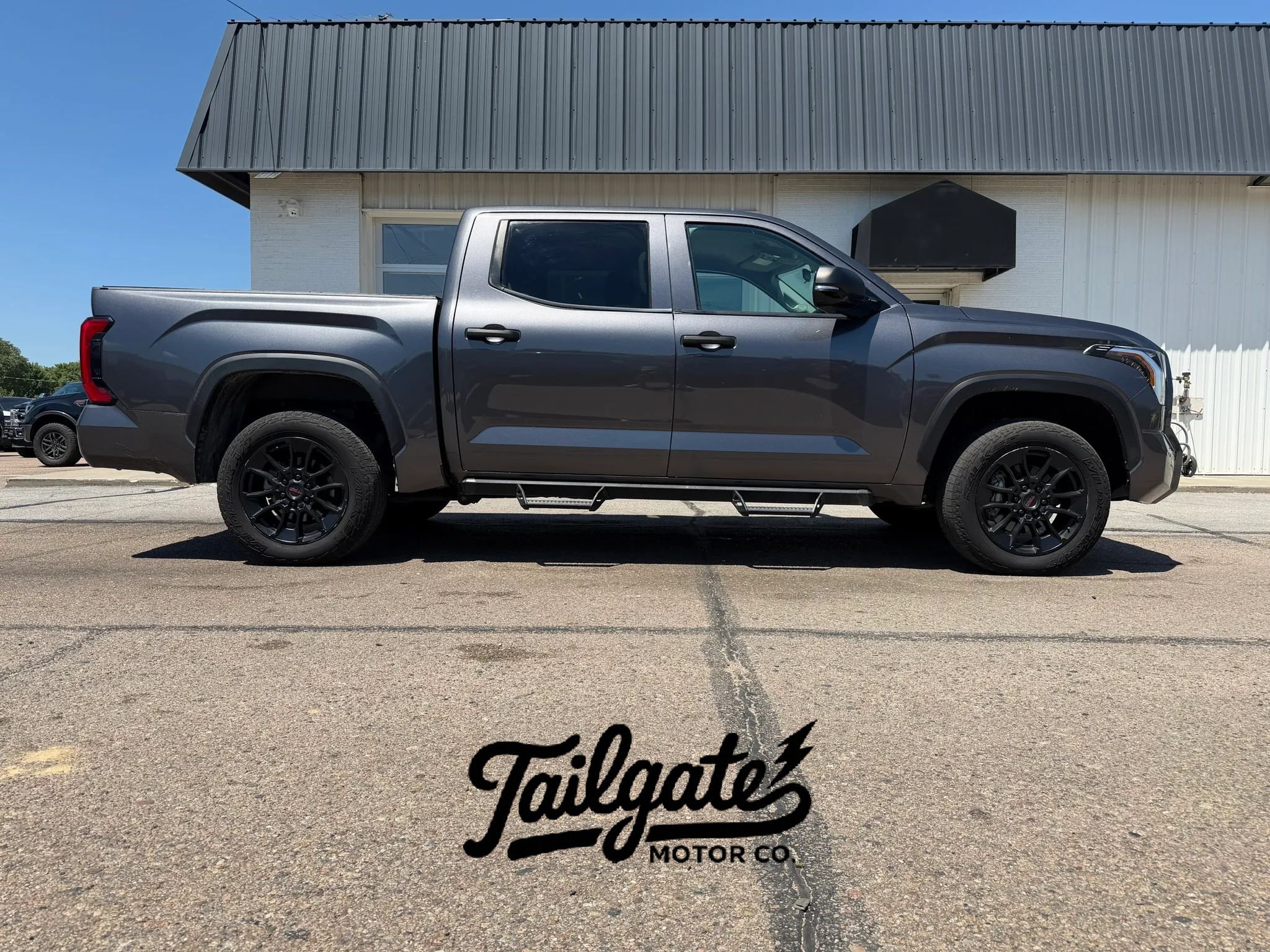 Used 2022 Toyota Tundra SR5 w/ SR5 Convenience Package AWD/4WD image 1