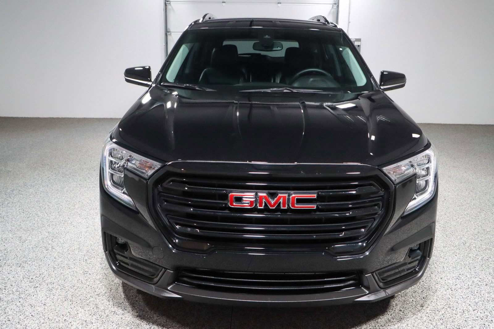 Used 2023 GMC Terrain SLT w/ Elevation Edition image 4
