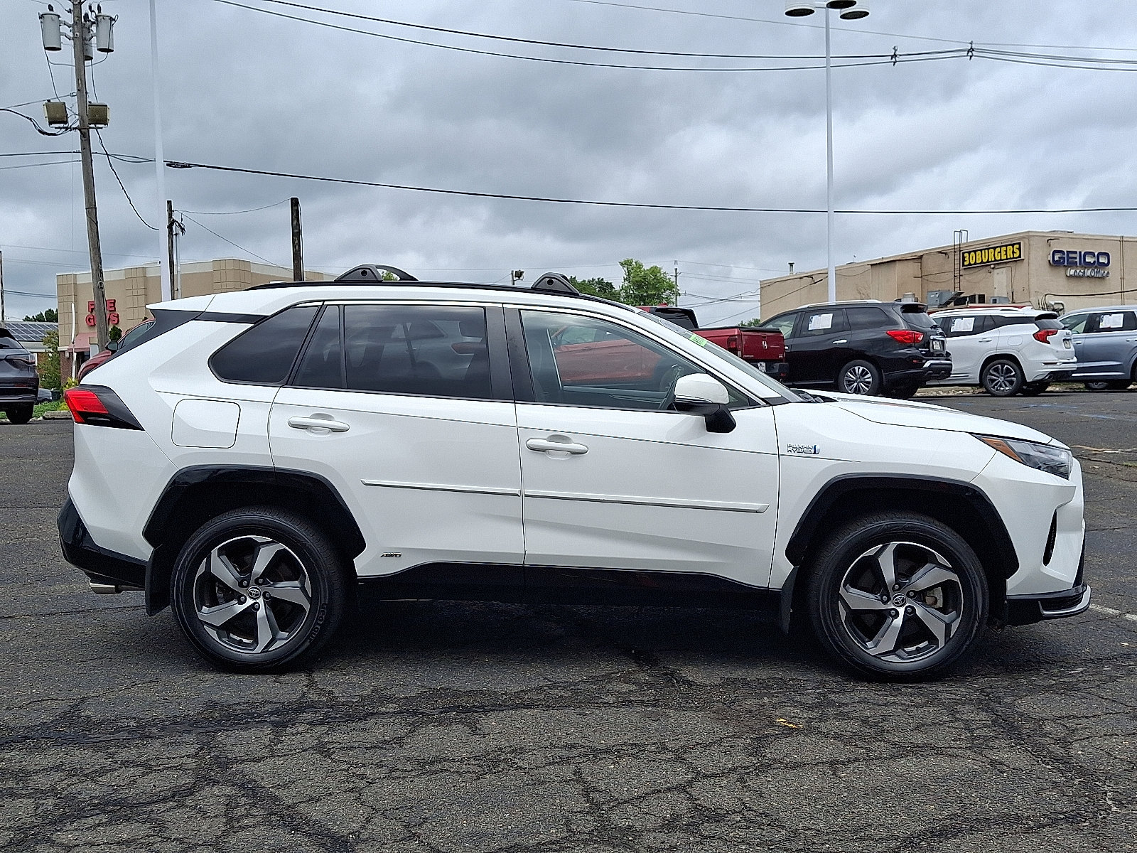 Used 2023 Toyota RAV4 SE w/ Weather & Moonroof Package AWD/4WD image 8
