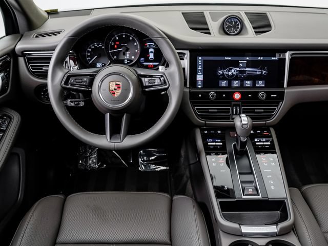 Certified 2026 Porsche Macan AWD/4WD image 21