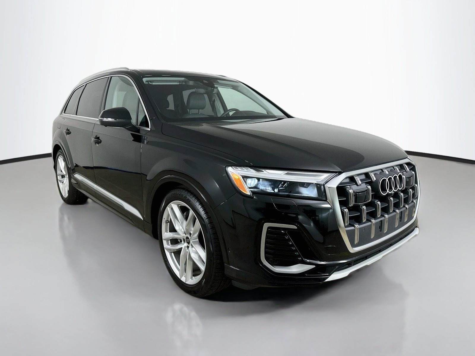 Used 2025 Audi Q7 3.0T Premium Plus w/ Premium Plus Package AWD/4WD image 3