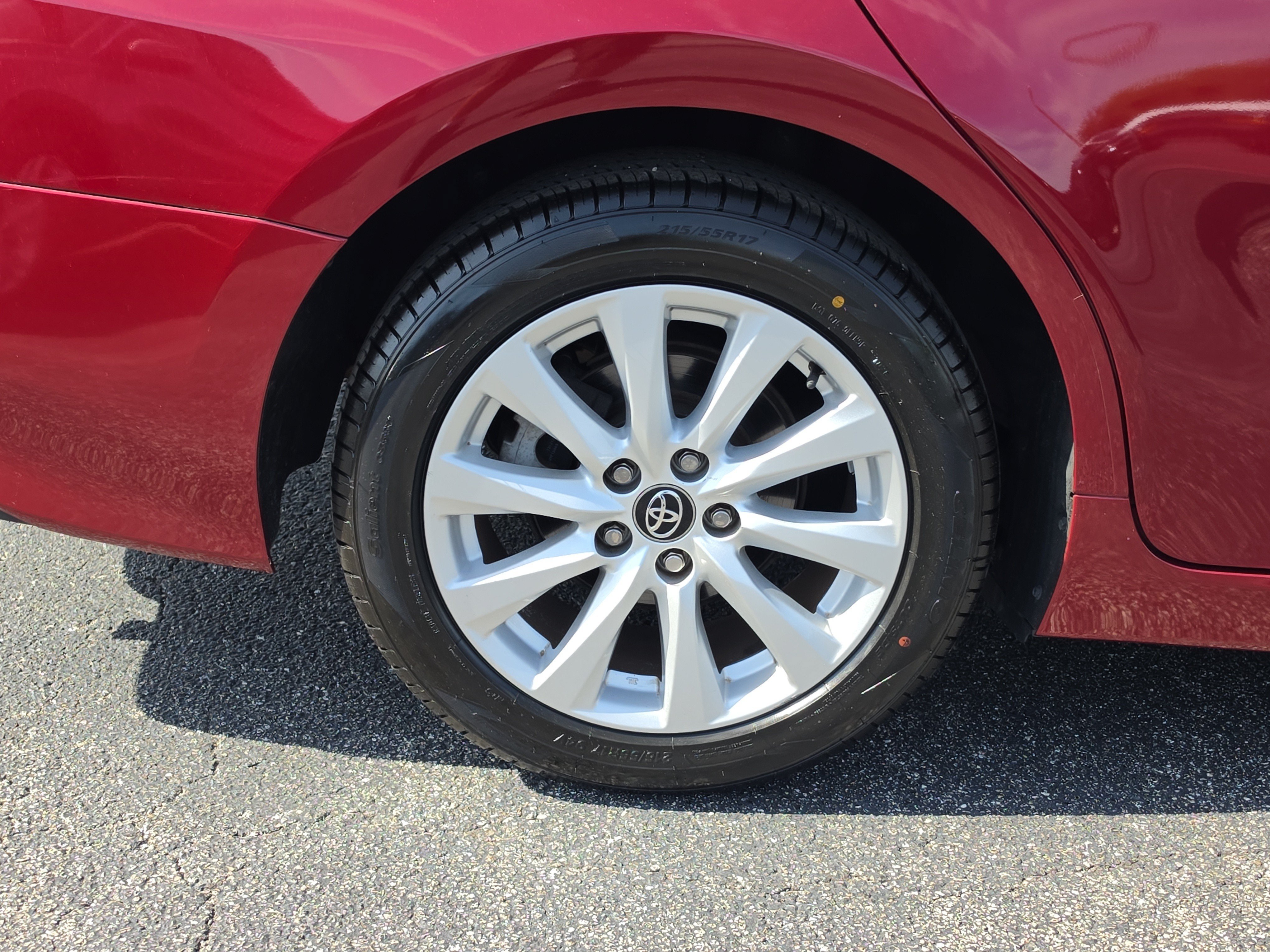 Used 2020 Toyota Camry LE FWD image 5