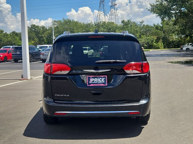 Used 2018 Chrysler Pacifica Touring-L FWD image 7