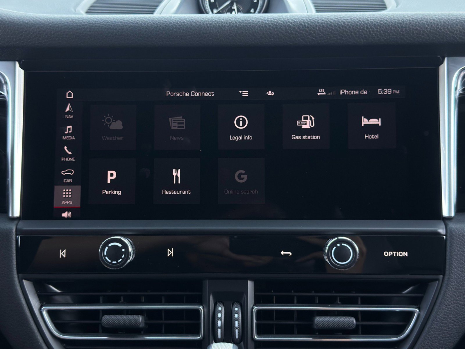 Used 2024 Porsche Macan image 26