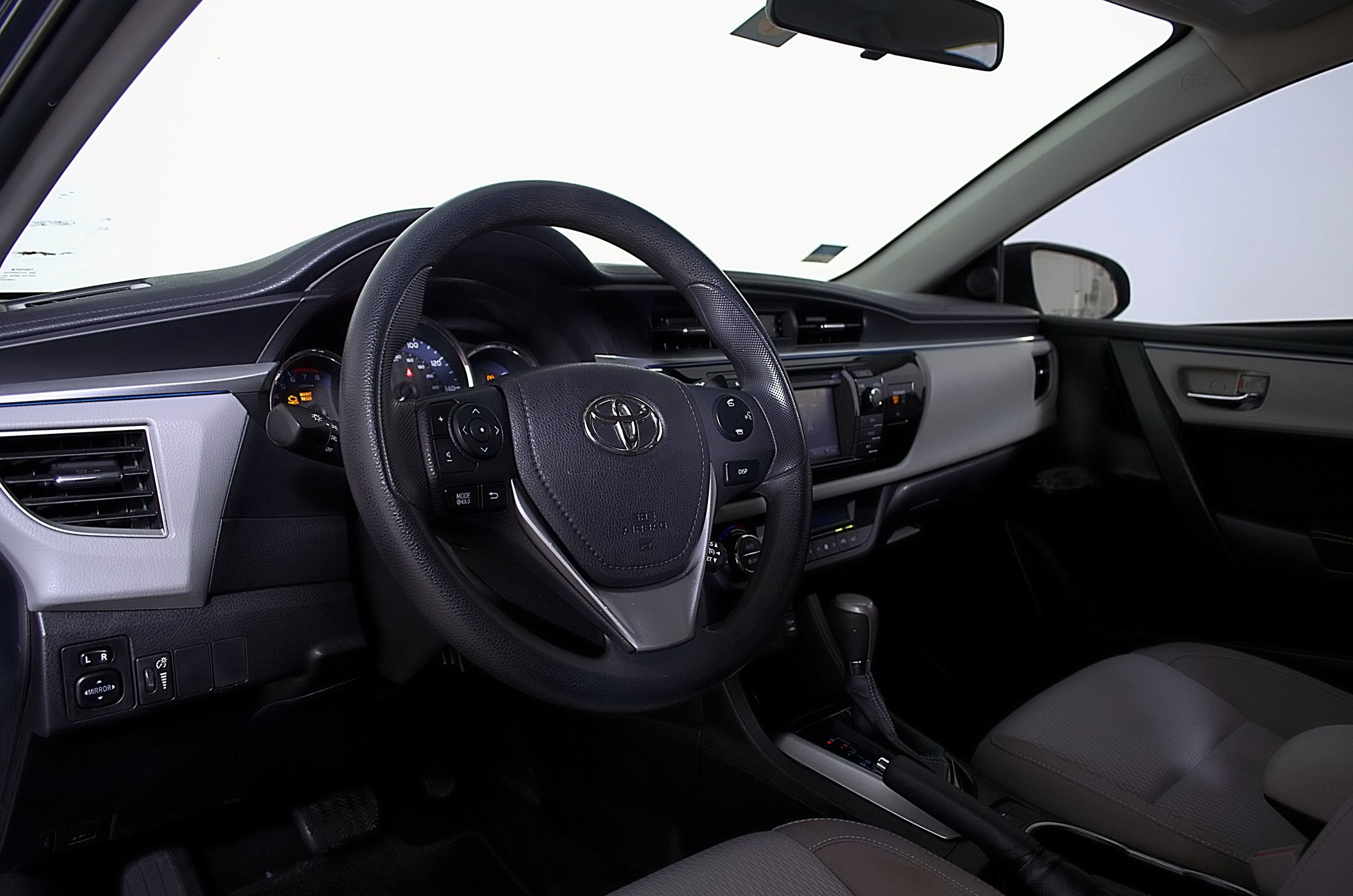 Used 2016 Toyota Corolla LE FWD image 13
