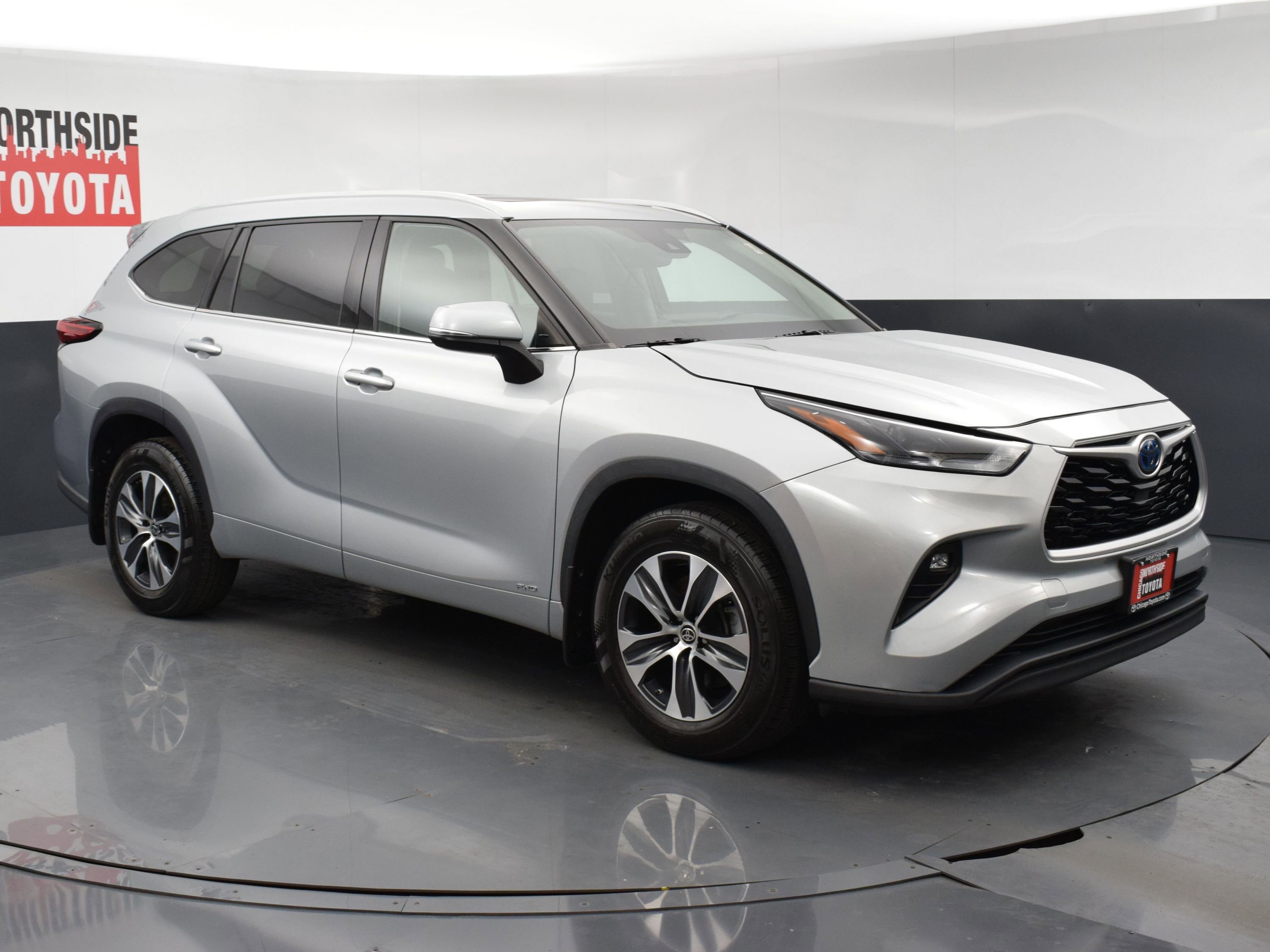 Used 2022 Toyota Highlander XLE AWD/4WD image 6