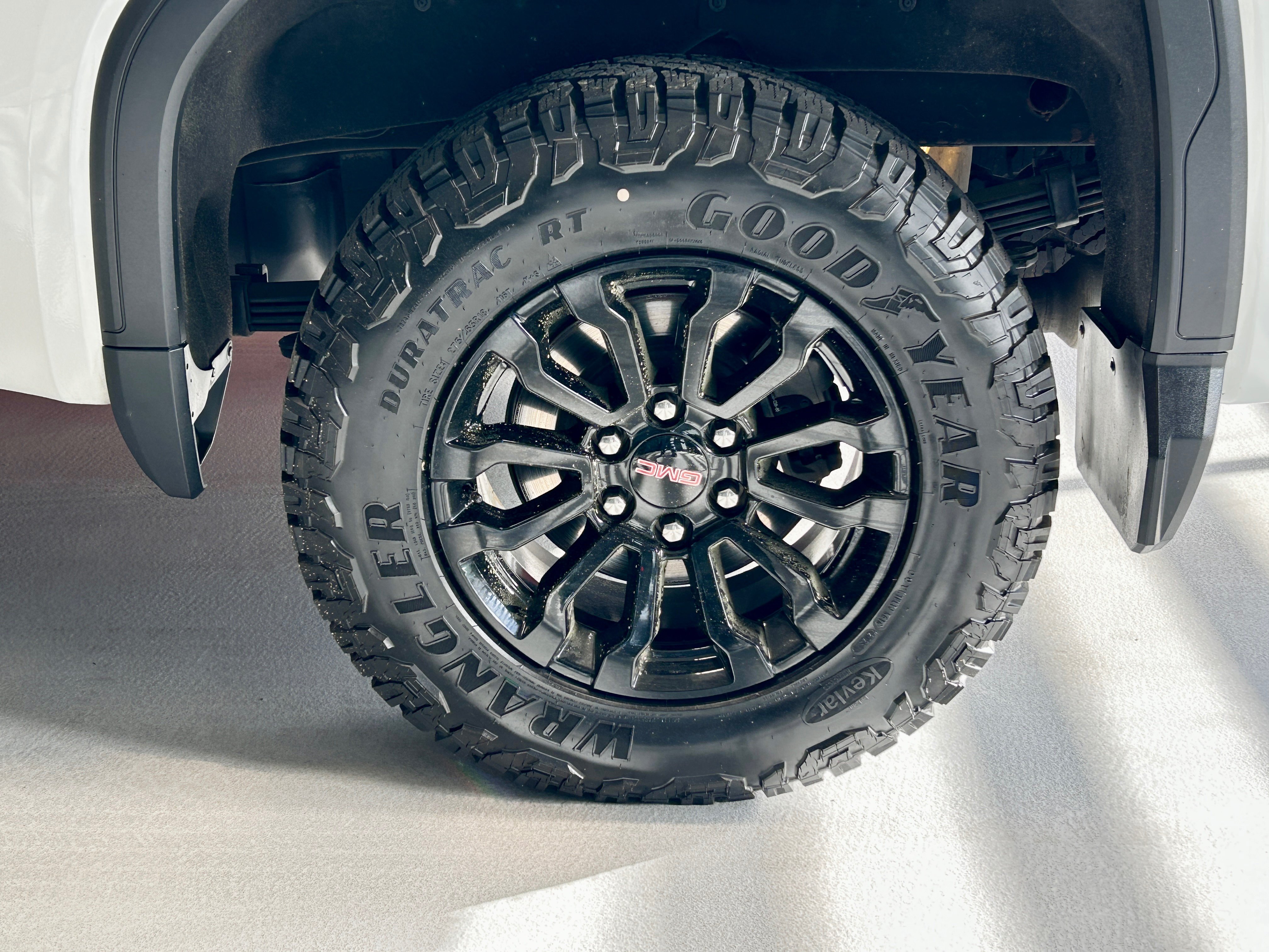 Used 2023 GMC Sierra 1500 AT4X AWD/4WD image 4