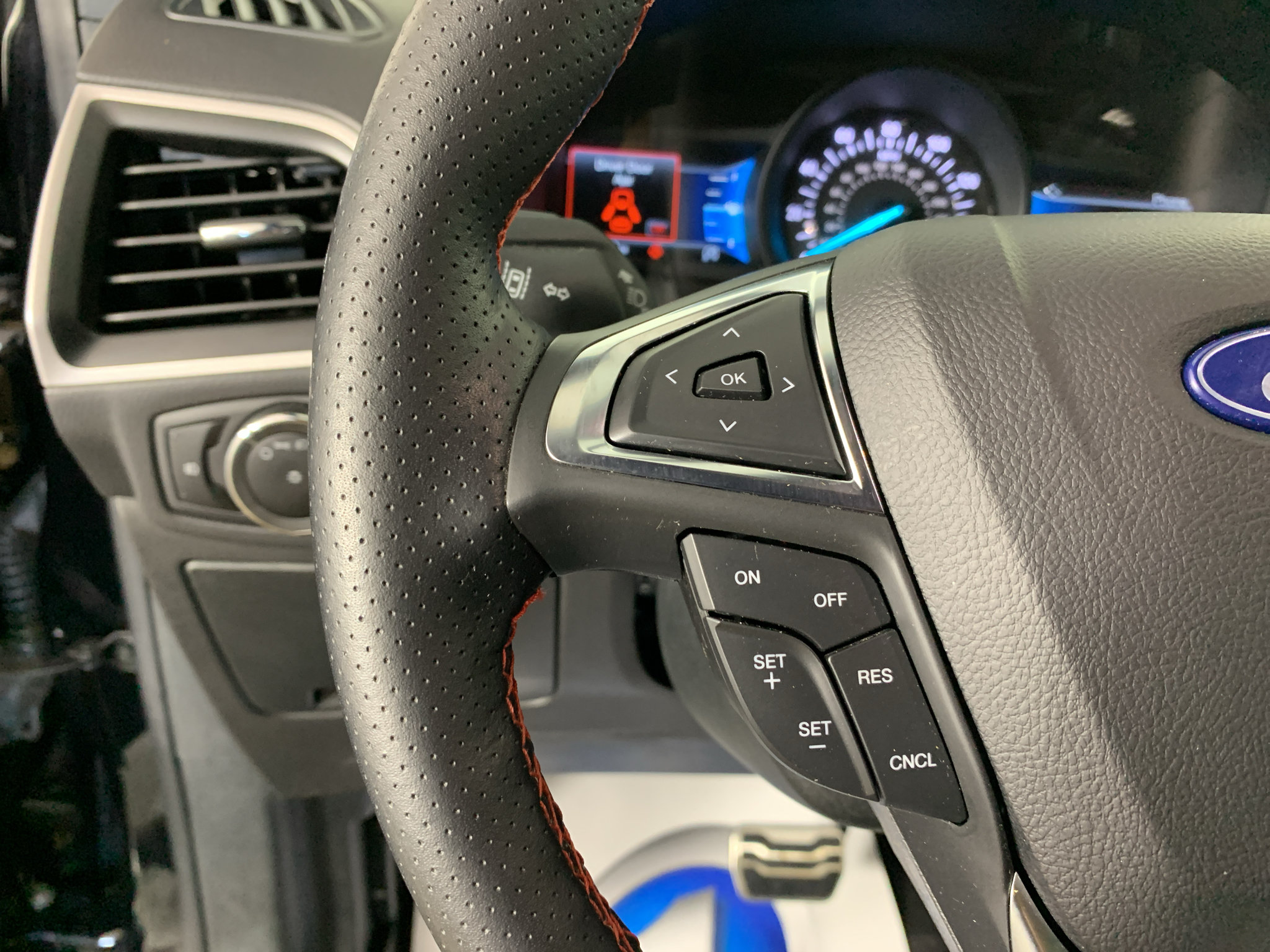 Used 2023 Ford Edge ST-Line AWD/4WD image 18