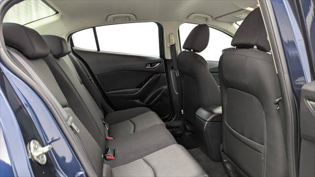 Used 2018 MAZDA MAZDA3 Sport FWD image 17