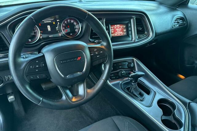 Used 2016 Dodge Challenger SXT image 13