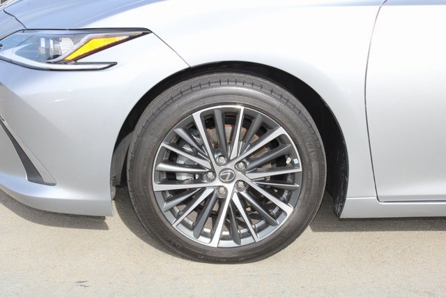 Certified 2023 Lexus ES 350 w/ Premium Package image 4
