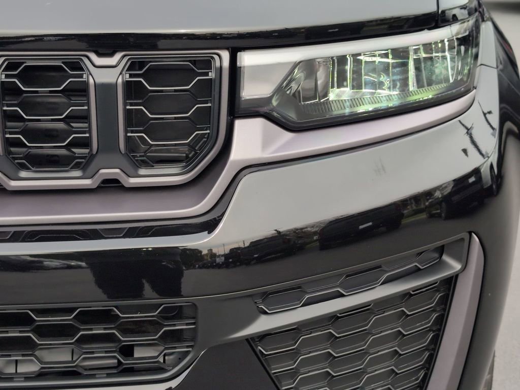 New 2026 Jeep Grand Cherokee Altitude RWD image 10