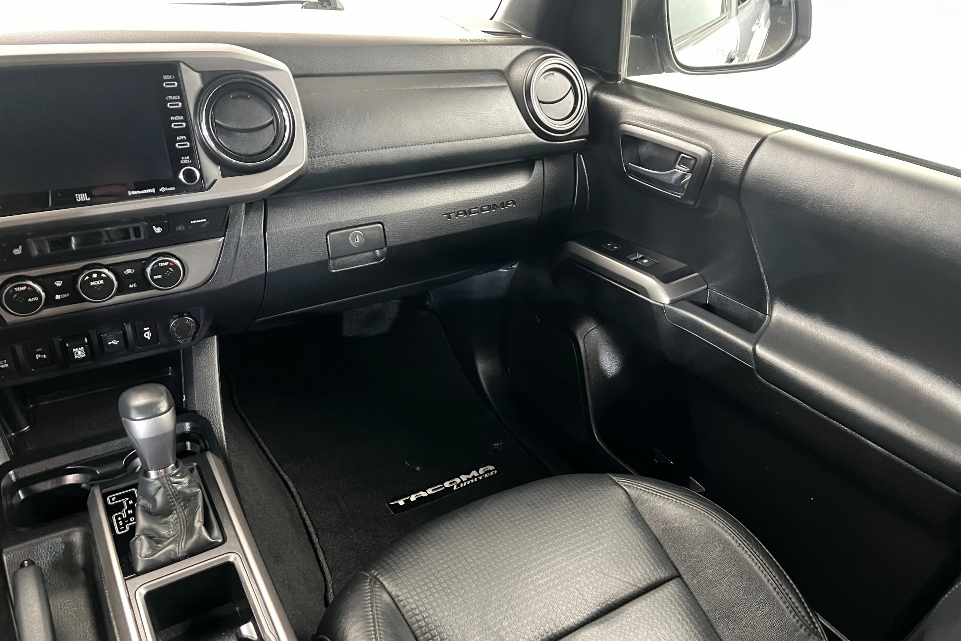 Used 2021 Toyota Tacoma Limited image 11