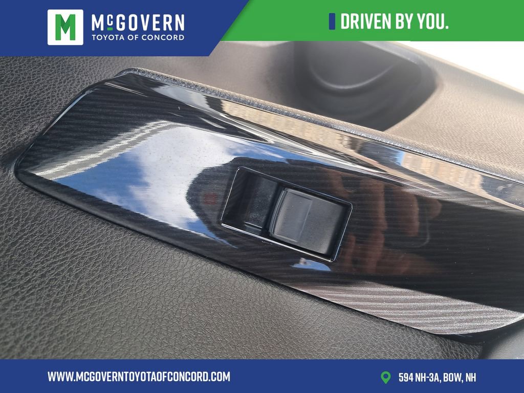 Used 2018 Toyota RAV4 SE AWD/4WD image 16