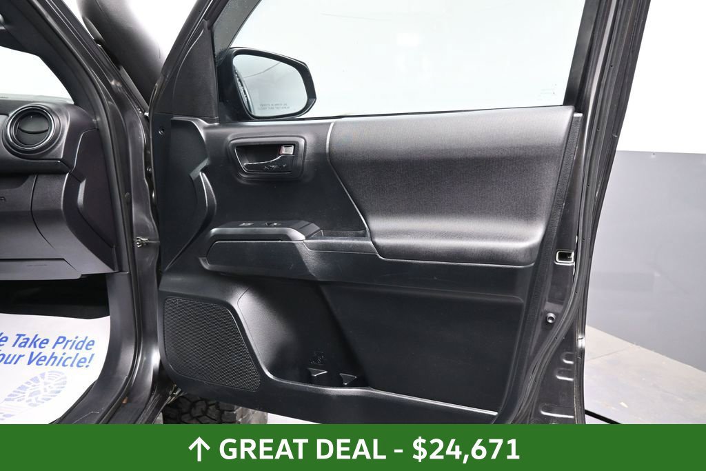 Used 2016 Toyota Tacoma TRD Sport w/ Towing Package AWD/4WD image 19