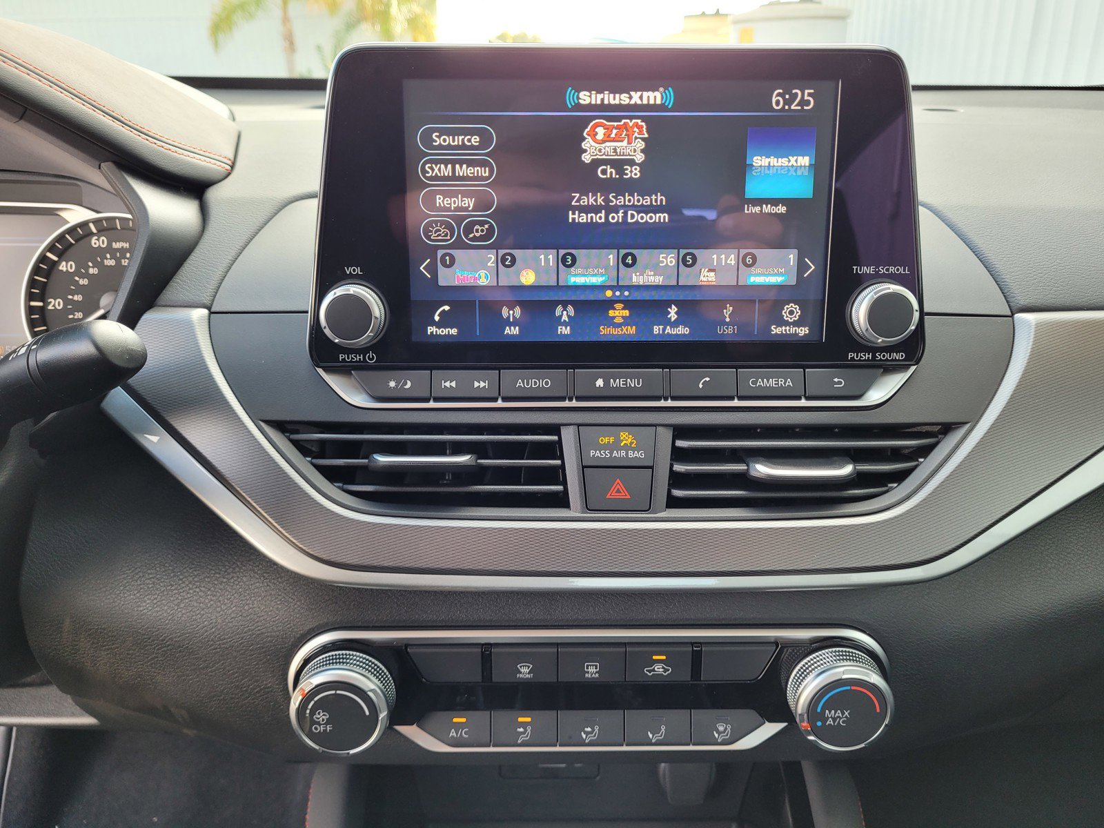 New 2025 Nissan Altima 2.5 SR image 10