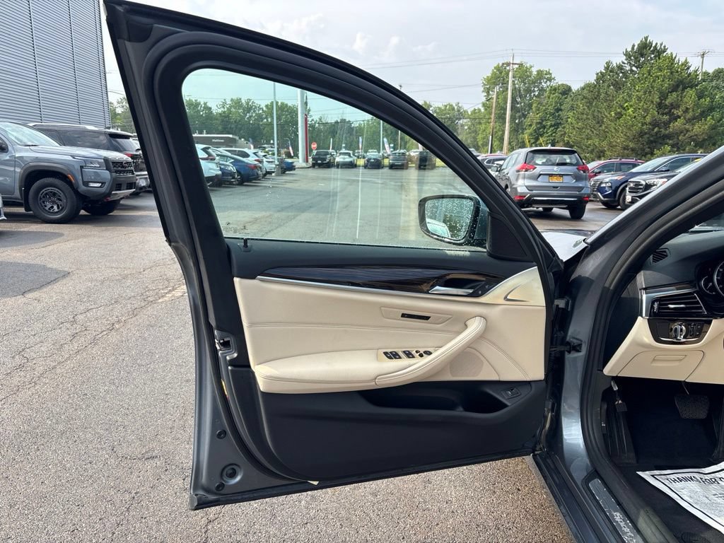 Used 2019 BMW 530i xDrive w/ Convenience Package AWD/4WD image 14