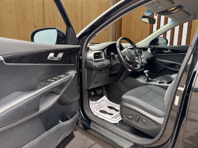 Used 2019 Kia Sorento AWD V6 image 19