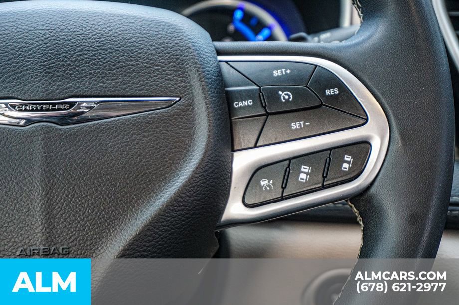 Used 2024 Chrysler Pacifica Select image 33