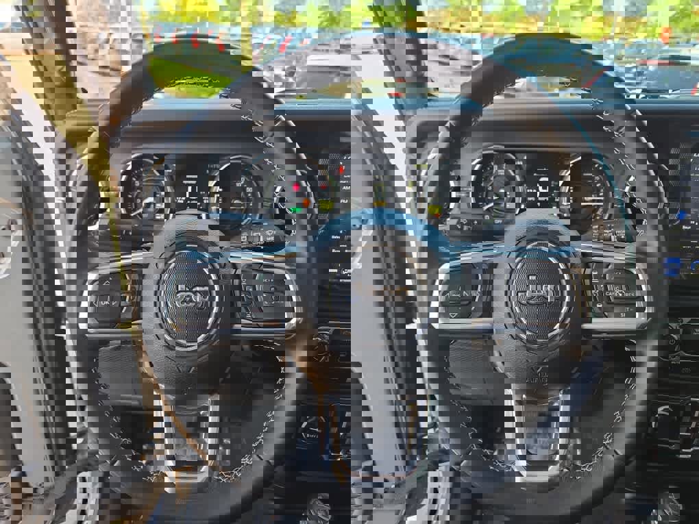 Used 2022 Jeep Wrangler Unlimited Sahara w/ Safety Group image 27