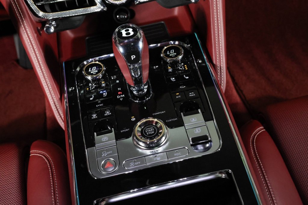 Used 2020 Bentley Flying Spur W12 image 30