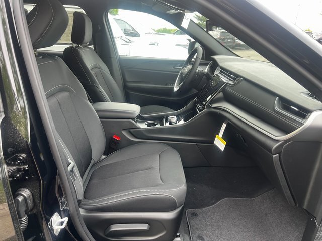 New 2025 Jeep Grand Cherokee Laredo X w/ Luxury Tech Group I image 13