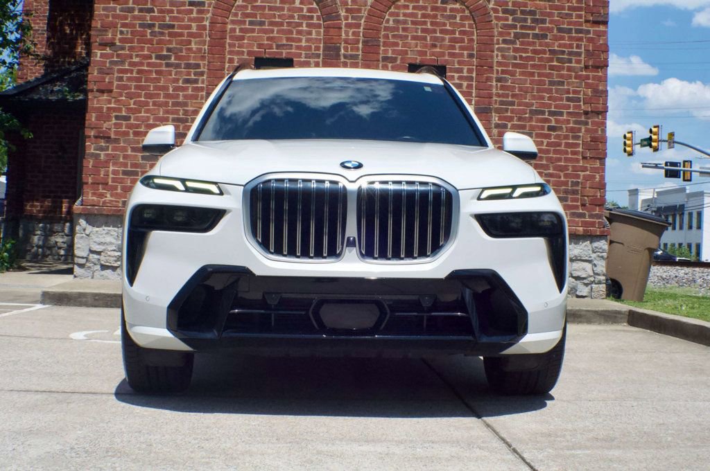 Used 2024 BMW X7 xDrive40i w/ M Sport Package AWD/4WD image 2