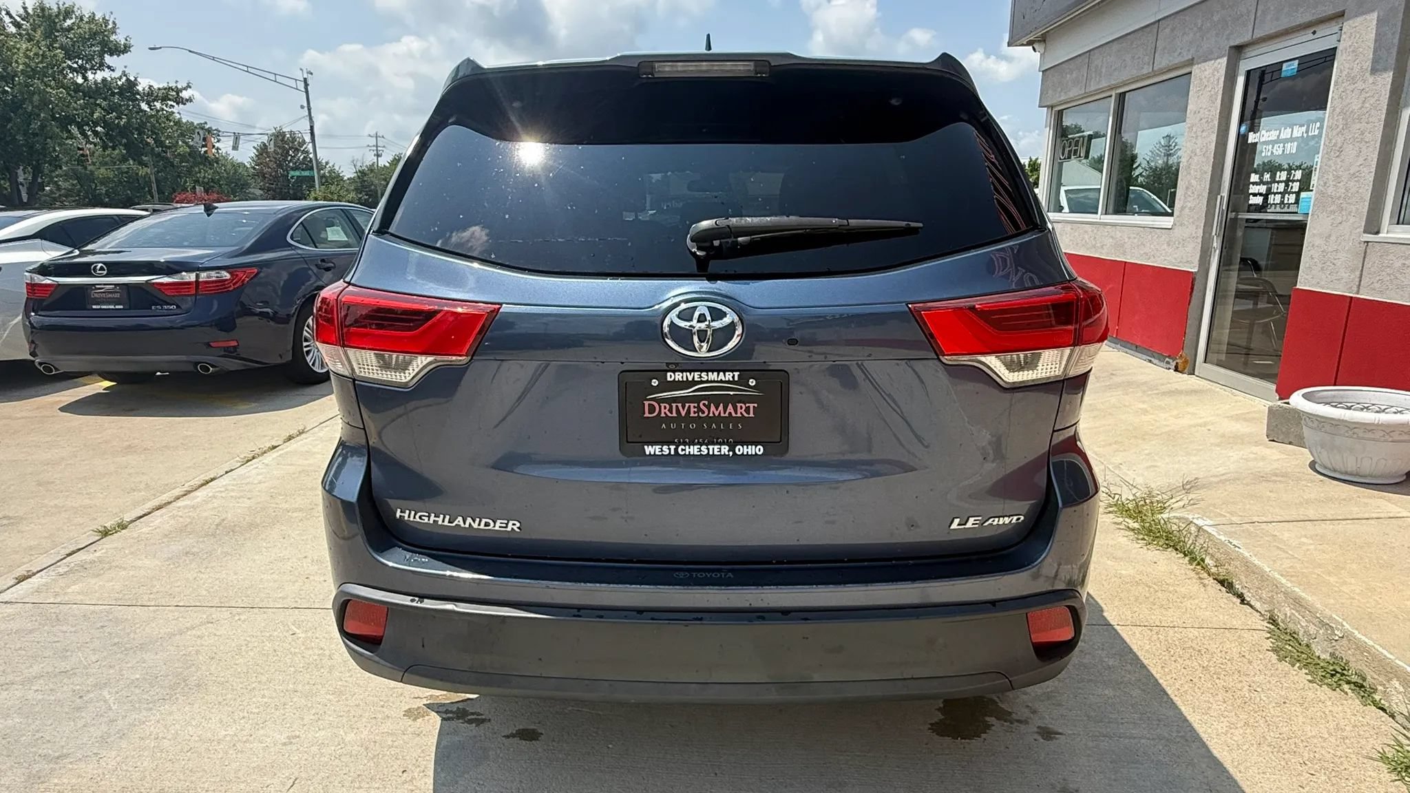Used 2017 Toyota Highlander Plus AWD/4WD image 8