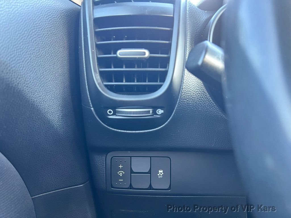 Used 2015 Kia Soul + image 10