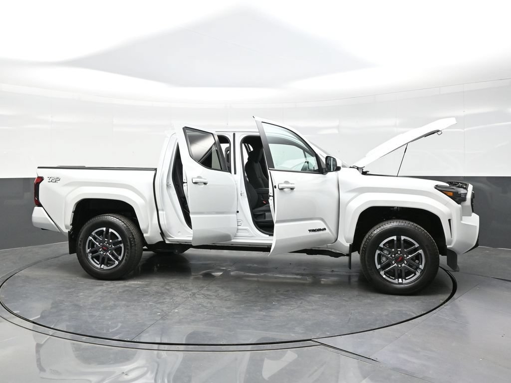 Used 2024 Toyota Tacoma TRD Sport AWD/4WD image 44