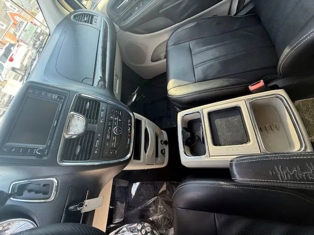 Used 2012 Chrysler Town & Country Touring w/ Entertainment Group #1 image 12