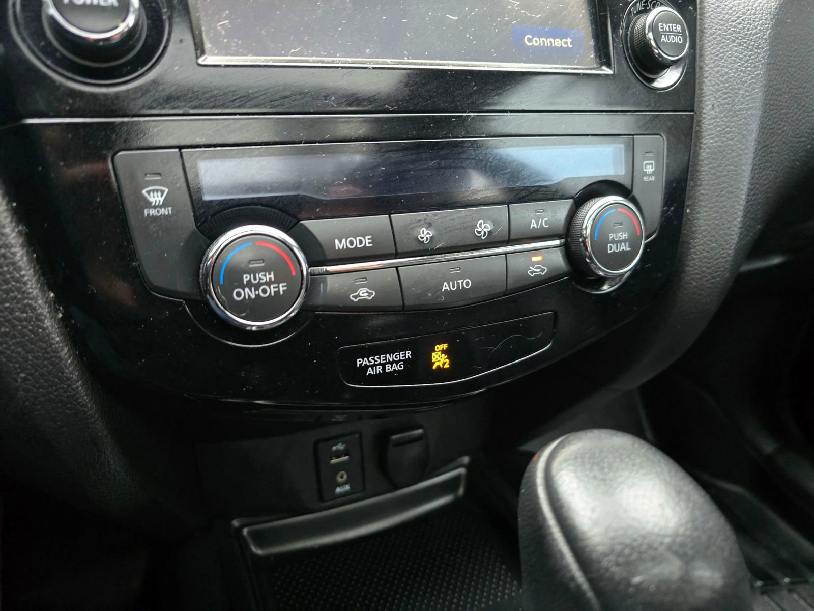 Used 2016 Nissan Rogue SL w/ SL Premium Package image 29