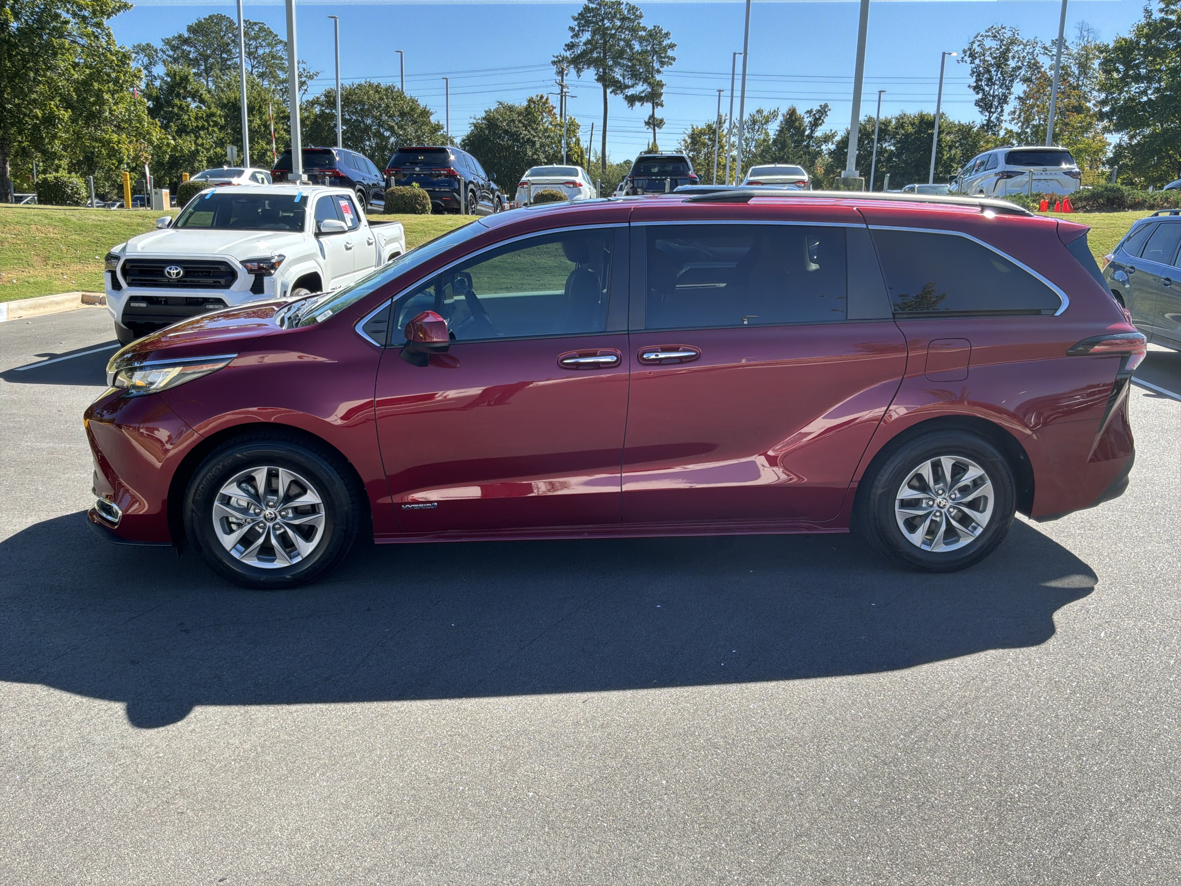 Used 2021 Toyota Sienna XLE FWD image 7